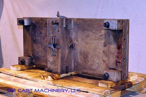 Detailed Pictures of DME Heavy Duty, Double Unit, Hot Chamber Zinc master unit die holder DCMP-2807