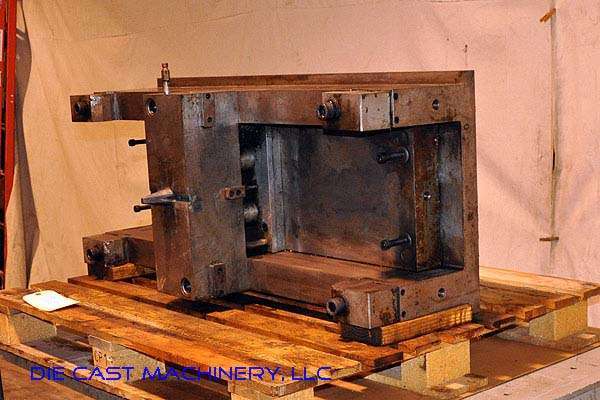 Detailed Pictures of DME Heavy Duty, Double Unit, Hot Chamber Zinc master unit die holder DCMP-2807