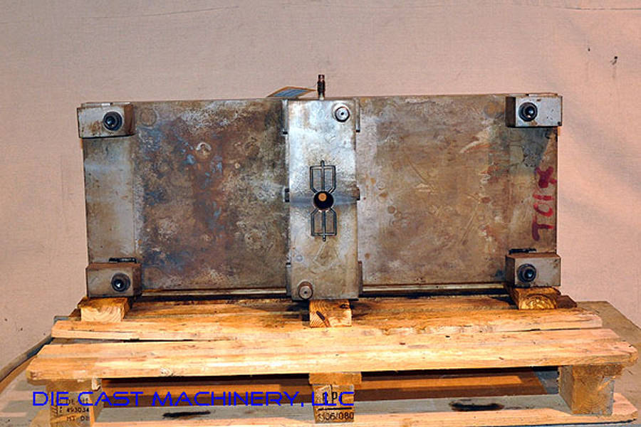 Detailed Pictures of DME Heavy Duty, Double Unit, Hot Chamber Zinc master unit die holder DCMP-2807