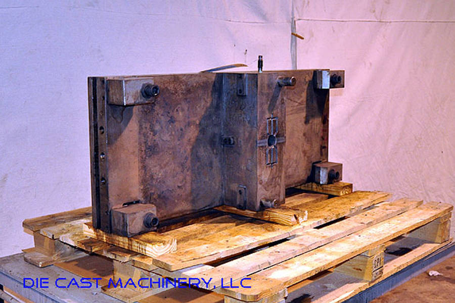 Detailed Pictures of DME Heavy Duty, Double Unit, Hot Chamber Zinc master unit die holder DCMP-2807