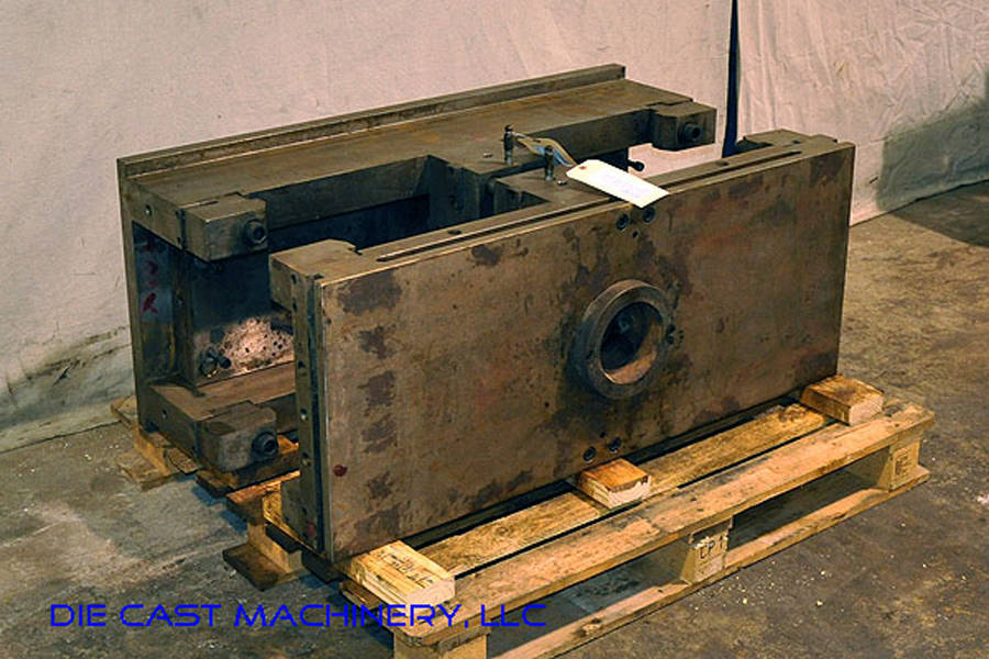 Detailed Pictures of DME Heavy Duty, Double Unit, Hot Chamber Zinc master unit die holder DCMP-2807