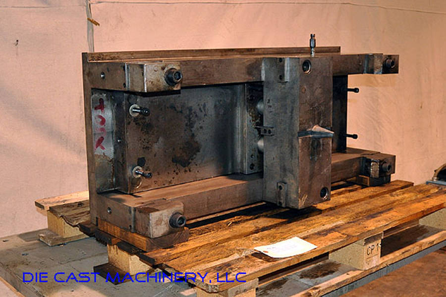 Detailed Pictures of DME Heavy Duty, Double Unit, Hot Chamber Zinc master unit die holder DCMP-2807