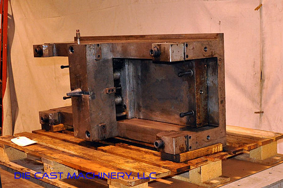 Detailed Pictures of DME Heavy Duty, Double Unit, Hot Chamber Zinc master unit die holder DCMP-2807