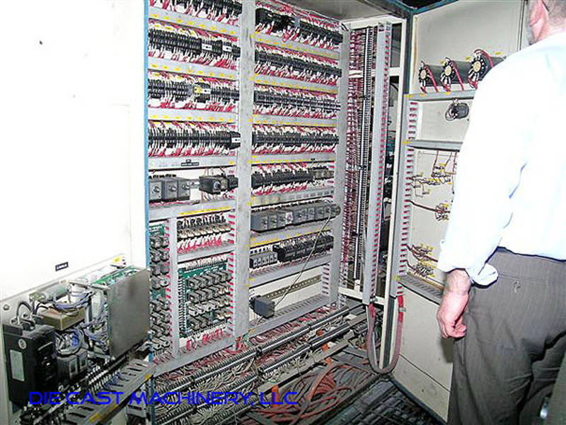 Detailed Pictures of Toshiba Cold Chamber Die Casting Machine DCMP-2990 Detailed Pictures of Toshiba Cold Chamber Die Casting Machine DCMP-2990