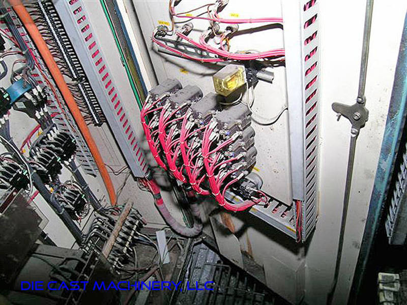 Detailed Pictures of Toshiba Cold Chamber Die Casting Machine DCMP-2990 Detailed Pictures of Toshiba Cold Chamber Die Casting Machine DCMP-2990