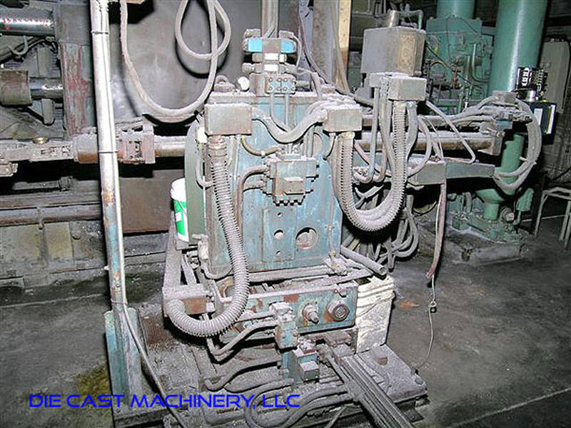 Detailed Pictures of Toshiba Cold Chamber Die Casting Machine DCMP-2990 Detailed Pictures of Toshiba Cold Chamber Die Casting Machine DCMP-2990