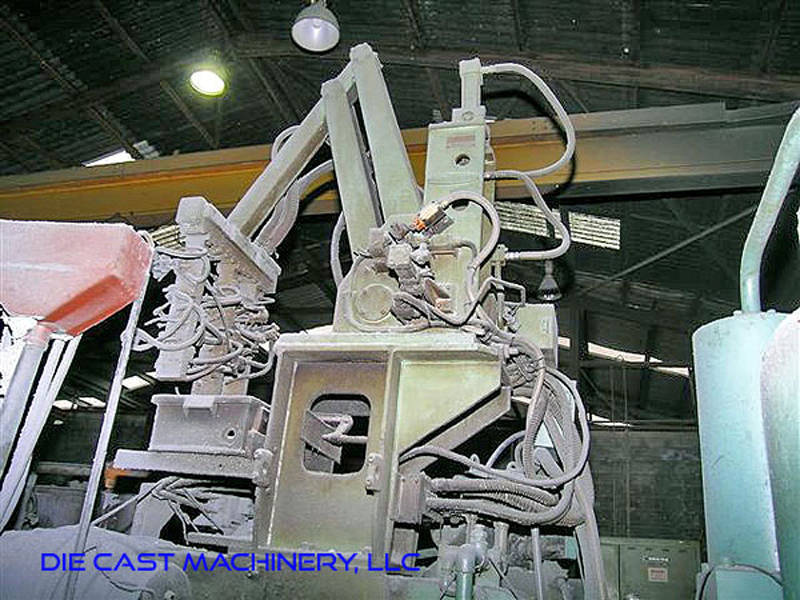 Detailed Pictures of Toshiba Cold Chamber Die Casting Machine DCMP-3011 Detailed Pictures of Toshiba Cold Chamber Die Casting Machine DCMP-3011