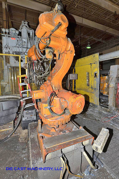 La Foto De ABB IRB 6400 Robot Industrial de Seis Ejes para Fundición con Paquete de Extractores / Pinzas para Extraer Piezas de Fundición a Presión En_Venta DCMP-3224