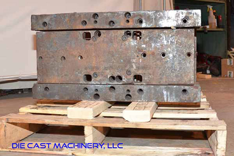 Detailed Pictures of DME Standard Duty, Double Unit, Hot Chamber Zinc master unit die holder DCMP-3489