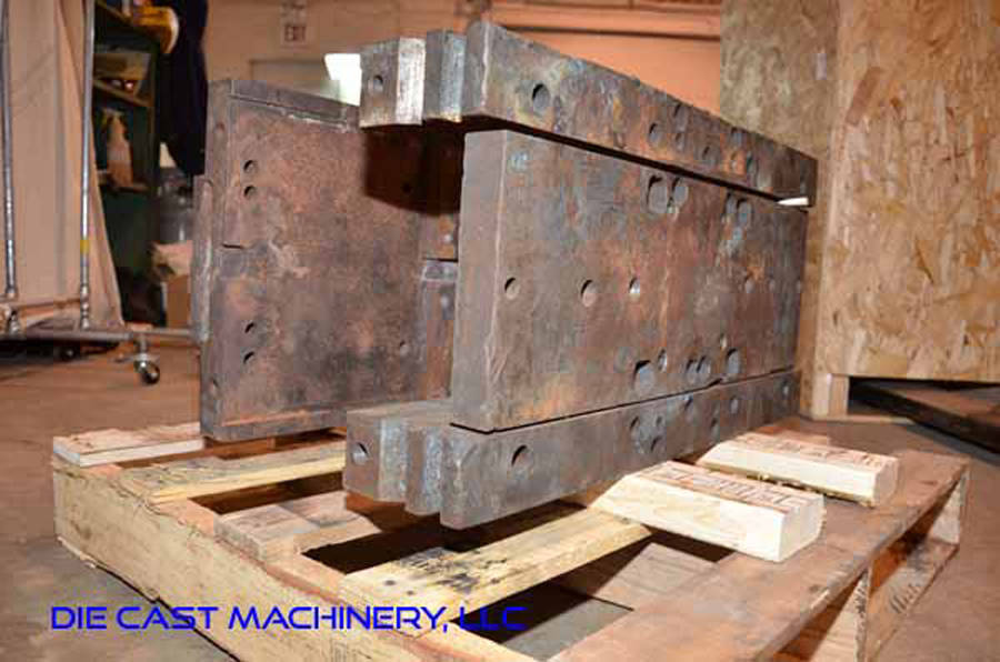 Detailed Pictures of DME Standard Duty, Double Unit, Hot Chamber Zinc master unit die holder DCMP-3489