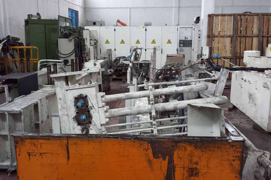 Detailed Pictures of Ube Squeeze Cast Die Casting Machine DCMP-3593 Detailed Pictures of Ube Squeeze Cast Die Casting Machine DCMP-3593