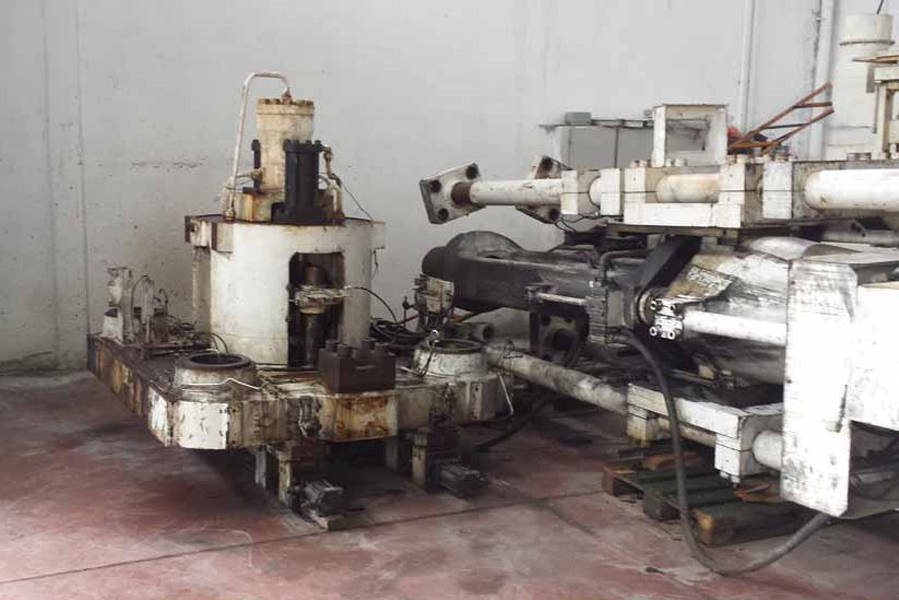 Detailed Pictures of Ube Squeeze Cast Die Casting Machine DCMP-3593 Detailed Pictures of Ube Squeeze Cast Die Casting Machine DCMP-3593