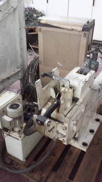 Detailed Pictures of Ube Squeeze Cast Die Casting Machine DCMP-3593 Detailed Pictures of Ube Squeeze Cast Die Casting Machine DCMP-3593