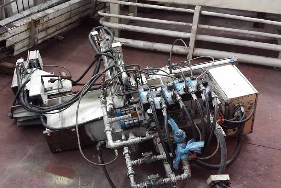 Detailed Pictures of Ube Squeeze Cast Die Casting Machine DCMP-3593 Detailed Pictures of Ube Squeeze Cast Die Casting Machine DCMP-3593