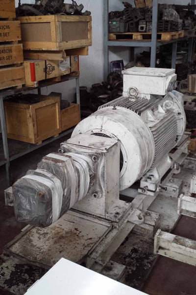 Detailed Pictures of Ube Squeeze Cast Die Casting Machine DCMP-3593 Detailed Pictures of Ube Squeeze Cast Die Casting Machine DCMP-3593