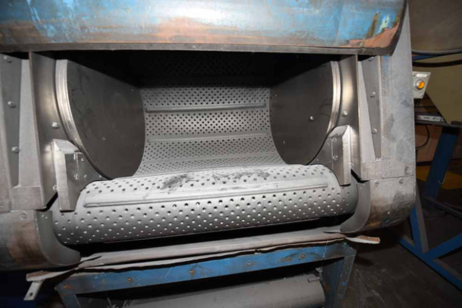 Detailed Pictures of Wheelabrator Steel Belt Tumble Shot Blast Machine DCMP-3701