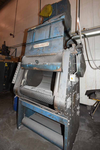 Detailed Pictures of Wheelabrator Steel Belt Tumble Shot Blast Machine DCMP-3701
