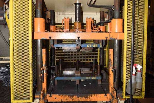 La Foto De Die Cast Press Trim Press Modelo DCP-40 Prensa de Recorte de Fundición Vertical En_Venta DCM-3714