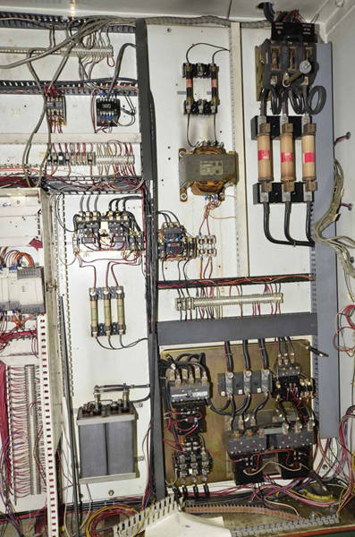 Detailed Pictures of Ex-Cell-O B&T Cold Chamber Die Casting Machine DCMP-3726 Detailed Pictures of Ex-Cell-O B&T Cold Chamber Die Casting Machine DCMP-3726
