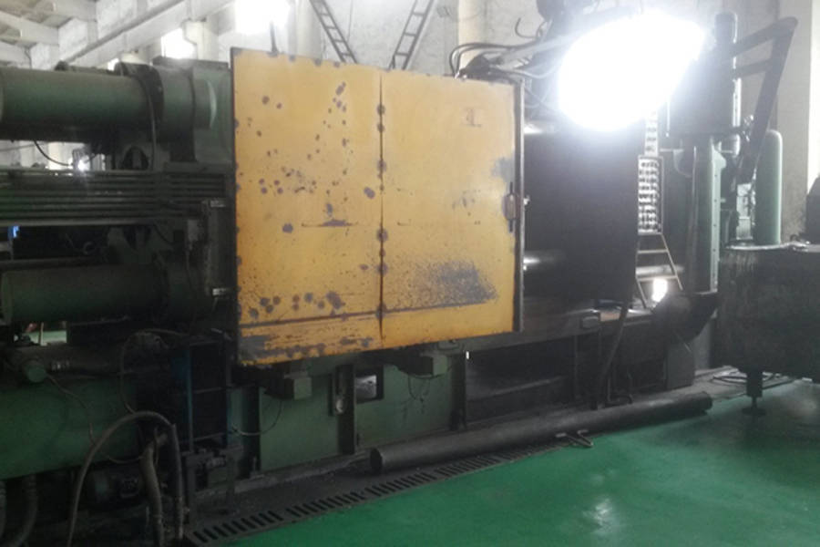 Detailed Pictures of Italpresse Cold Chamber Die Casting Machine DCMP-3733