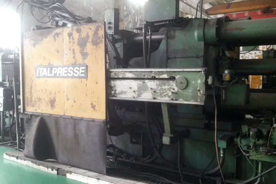 Detailed Pictures of Italpresse Cold Chamber Die Casting Machine DCMP-3733