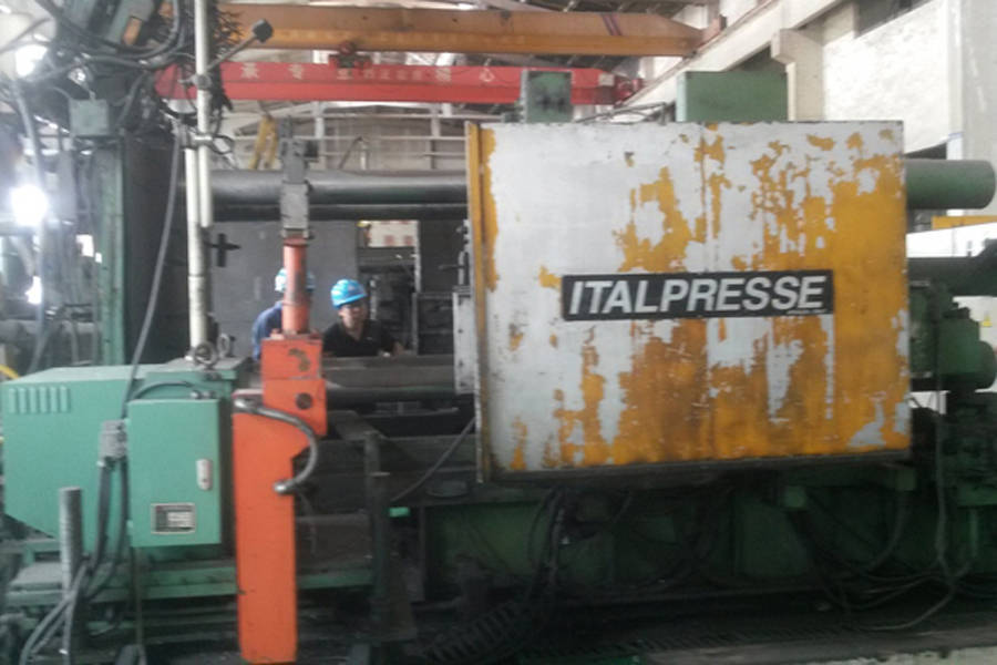Detailed Pictures of Italpresse Cold Chamber Die Casting Machine DCMP-3734