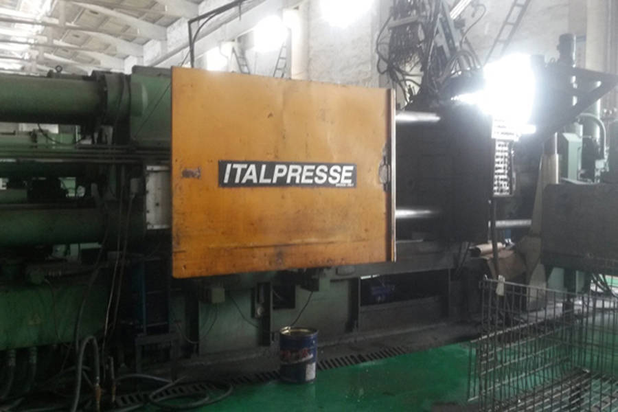 Detailed Pictures of Italpresse Cold Chamber Die Casting Machine DCMP-3734