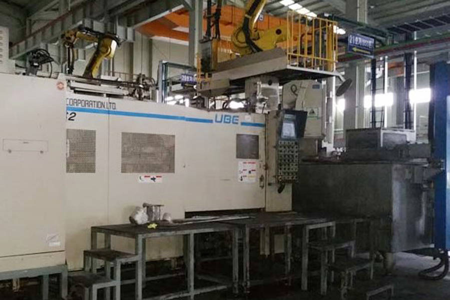 Detailed Pictures of Ube Cold Chamber Die Casting Machine DCMP-3781 Detailed Pictures of Ube Cold Chamber Die Casting Machine DCMP-3781