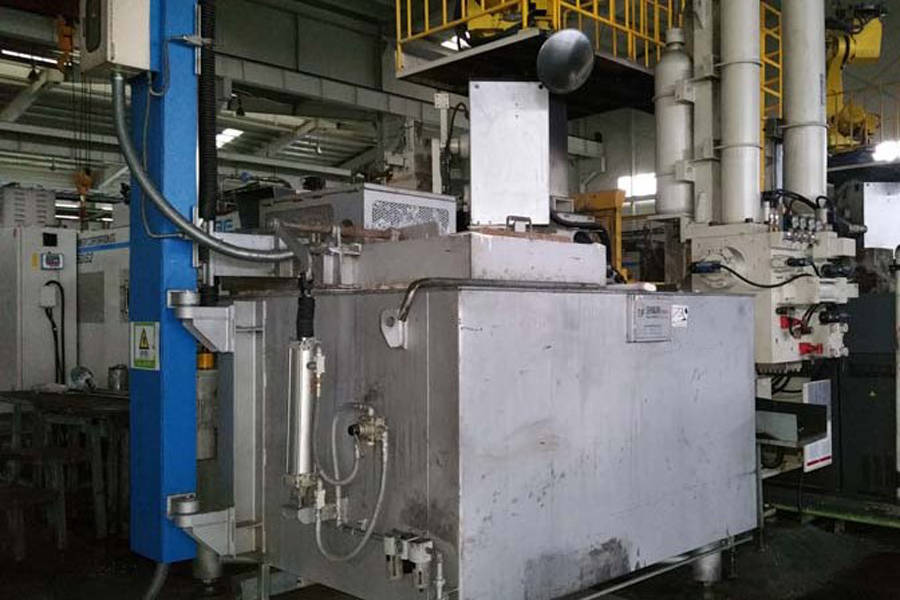 Detailed Pictures of Ube Cold Chamber Die Casting Machine DCMP-3781 Detailed Pictures of Ube Cold Chamber Die Casting Machine DCMP-3781