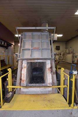 Imagen de Horno de Fusión y Retención de Aluminio Estacionario a Gas Natural de Tipo Chimenea Seca En_Venta DCM-3815