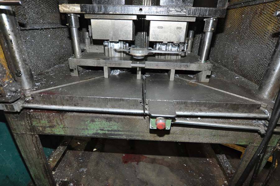 Picture of Metal Mechanics 50 Four Column (Post) Vertical Hydraulic Die Casting Trim Press For_Sale DCMP-3835