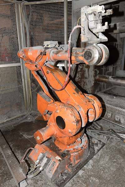 Picture of ABB IRB 4400/60 Six Axis Industrial Robot with Extractor Package/Gripper For Extracting Die Castings For_Sale DCMP-3862