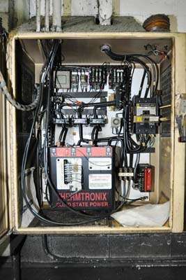 Detailed Pictures of Thermtronix Electric Heated Crucible Melting Furnace DCMP-3883 Detailed Pictures of Thermtronix Electric Heated Crucible Melting Furnace DCMP-3883