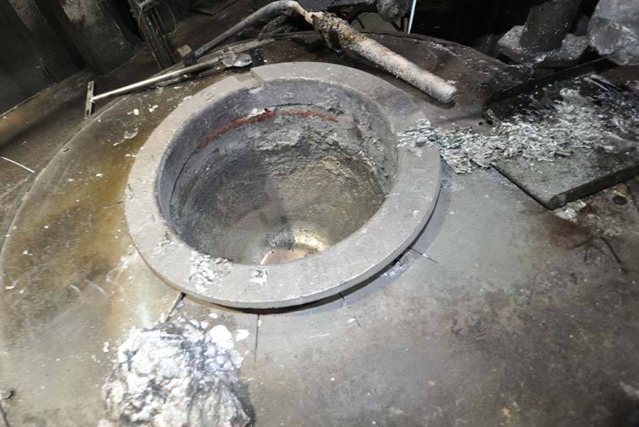 Detailed Pictures of Thermtronix Electric Heated Crucible Melting Furnace DCMP-3883 Detailed Pictures of Thermtronix Electric Heated Crucible Melting Furnace DCMP-3883