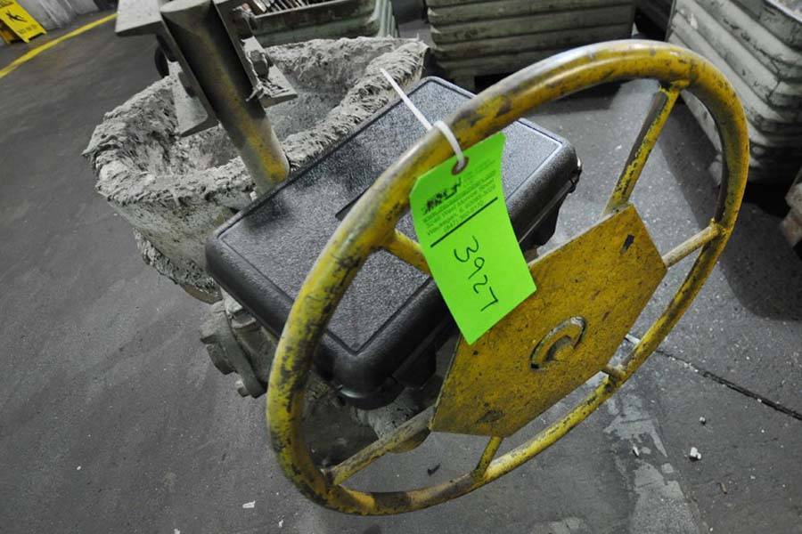 Image of Hand-Wheel Tilting Transfer Ladle for Molten Aluminum Alloys For_Sale DCM-3927