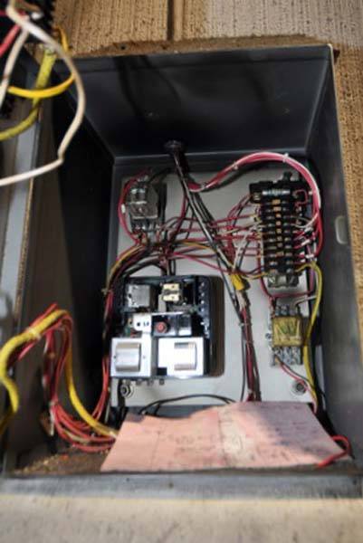 Detailed Pictures of Johnson Natural Gas Heated Crucible Type Aluminum Melting-Holding Furnace DCMP-4017