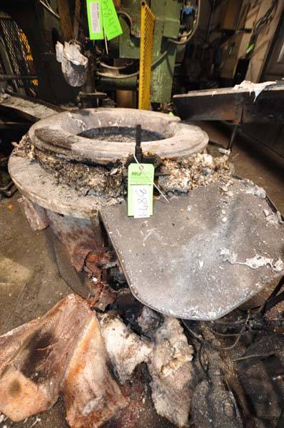 Detailed Pictures of Johnson Natural Gas Heated Crucible Type Aluminum Melting-Holding Furnace DCMP-4017