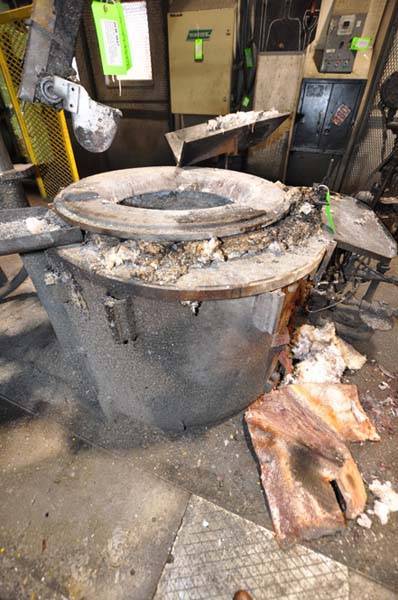 Detailed Pictures of Johnson Natural Gas Heated Crucible Type Aluminum Melting-Holding Furnace DCMP-4017