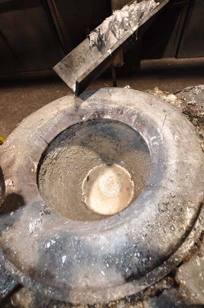 Detailed Pictures of Johnson Natural Gas Heated Crucible Type Aluminum Melting-Holding Furnace DCMP-4017