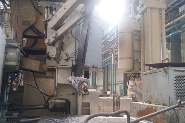 Detailed Pictures of Ube Cold Chamber Die Casting Machine DCMP-4032 Detailed Pictures of Ube Cold Chamber Die Casting Machine DCMP-4032