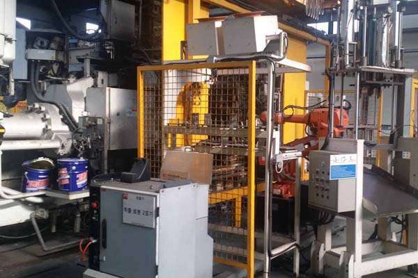 Detailed Pictures of Ube Cold Chamber Die Casting Machine DCMP-4032 Detailed Pictures of Ube Cold Chamber Die Casting Machine DCMP-4032