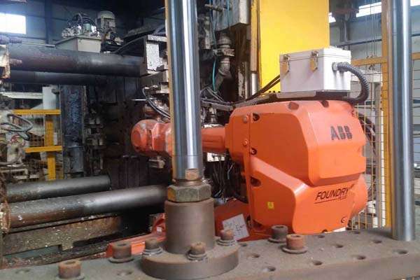 Detailed Pictures of Ube Cold Chamber Die Casting Machine DCMP-4032 Detailed Pictures of Ube Cold Chamber Die Casting Machine DCMP-4032