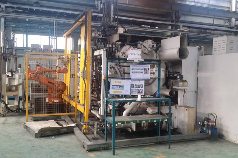 Detailed Pictures of Ube Cold Chamber Die Casting Machine DCMP-4032 Detailed Pictures of Ube Cold Chamber Die Casting Machine DCMP-4032