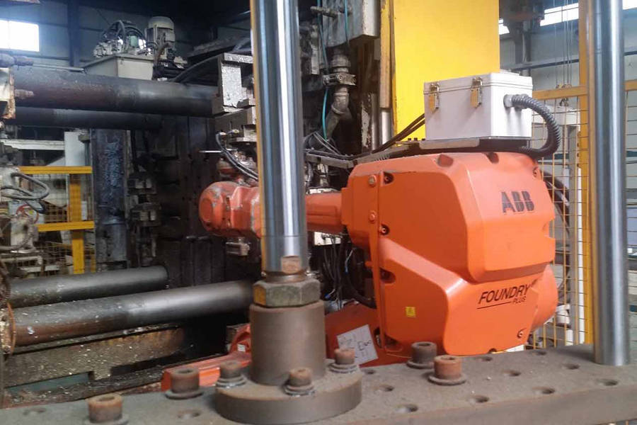 Detailed Pictures of Ube Cold Chamber Die Casting Machine DCMP-4032 Detailed Pictures of Ube Cold Chamber Die Casting Machine DCMP-4032