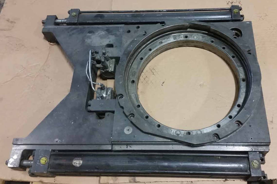 Detailed Pictures of THT Squeeze Cast Die Casting Machine DCMP-4045 Detailed Pictures of THT Squeeze Cast Die Casting Machine DCMP-4045