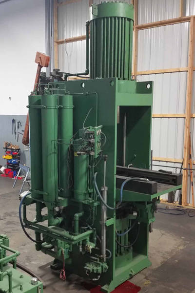 Detailed Pictures of THT Squeeze Cast Die Casting Machine DCMP-4045 Detailed Pictures of THT Squeeze Cast Die Casting Machine DCMP-4045