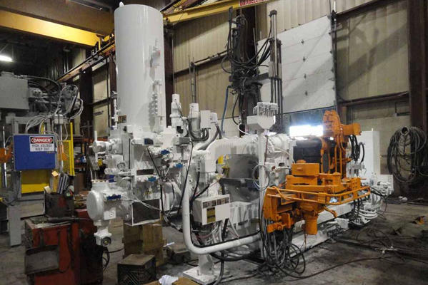 Detailed Pictures of Toshiba Cold Chamber Die Casting Machine DCMP-4072 Detailed Pictures of Toshiba Cold Chamber Die Casting Machine DCMP-4072