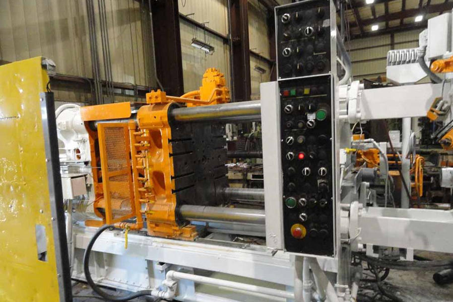 Detailed Pictures of Toshiba Cold Chamber Die Casting Machine DCMP-4072 Detailed Pictures of Toshiba Cold Chamber Die Casting Machine DCMP-4072