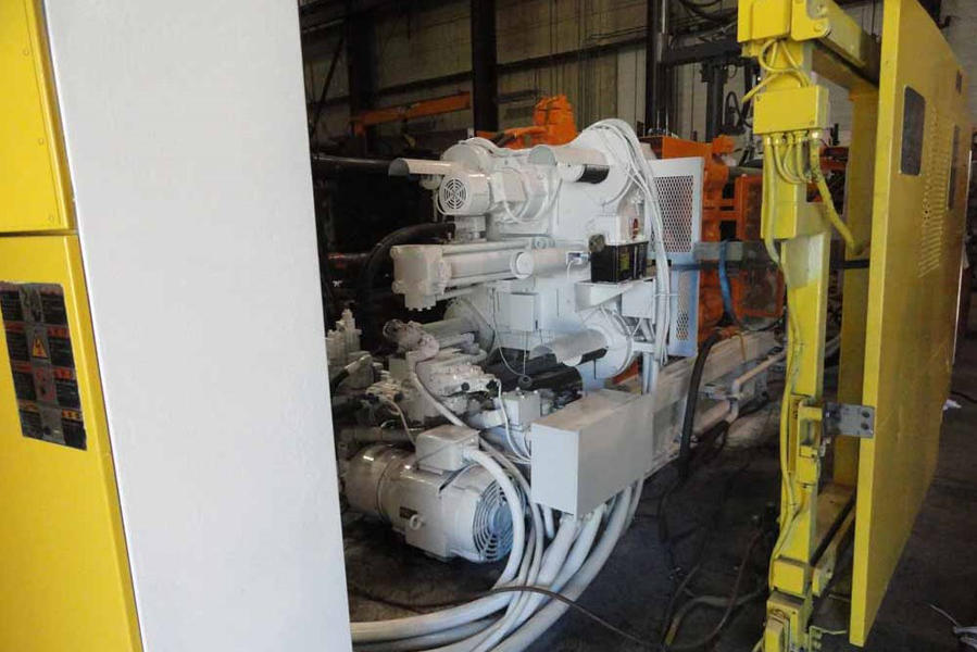 Detailed Pictures of Toshiba Cold Chamber Die Casting Machine DCMP-4072 Detailed Pictures of Toshiba Cold Chamber Die Casting Machine DCMP-4072