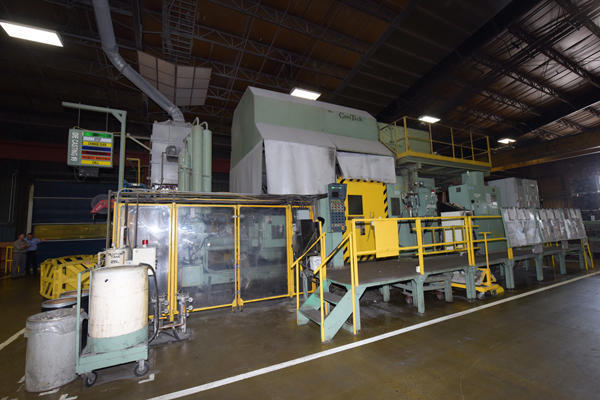 Detailed Pictures of Ube Cold Chamber Die Casting Machine DCMP-4133